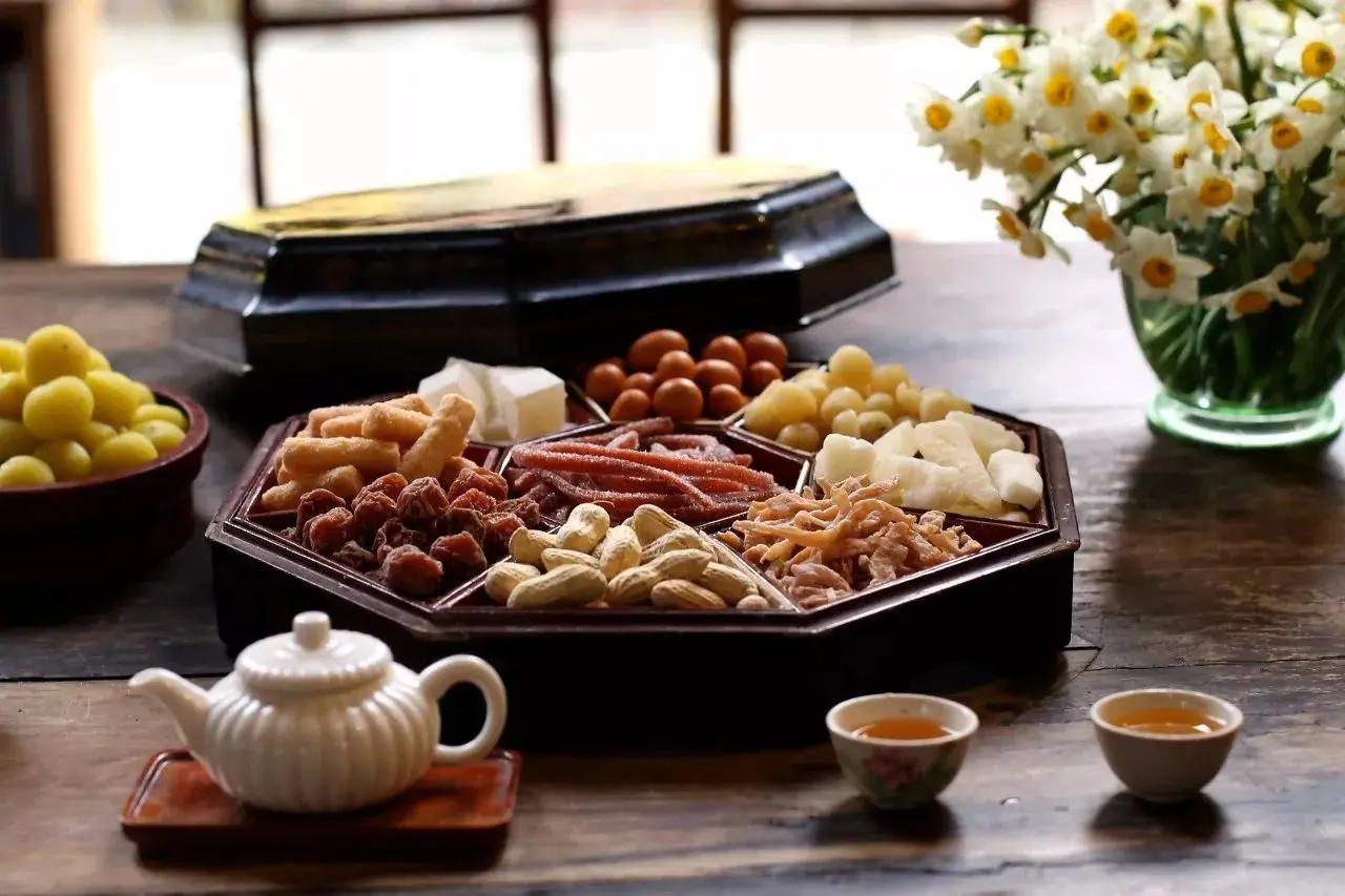 小时候 年夜饭前最期盼吃到的一整盒甜