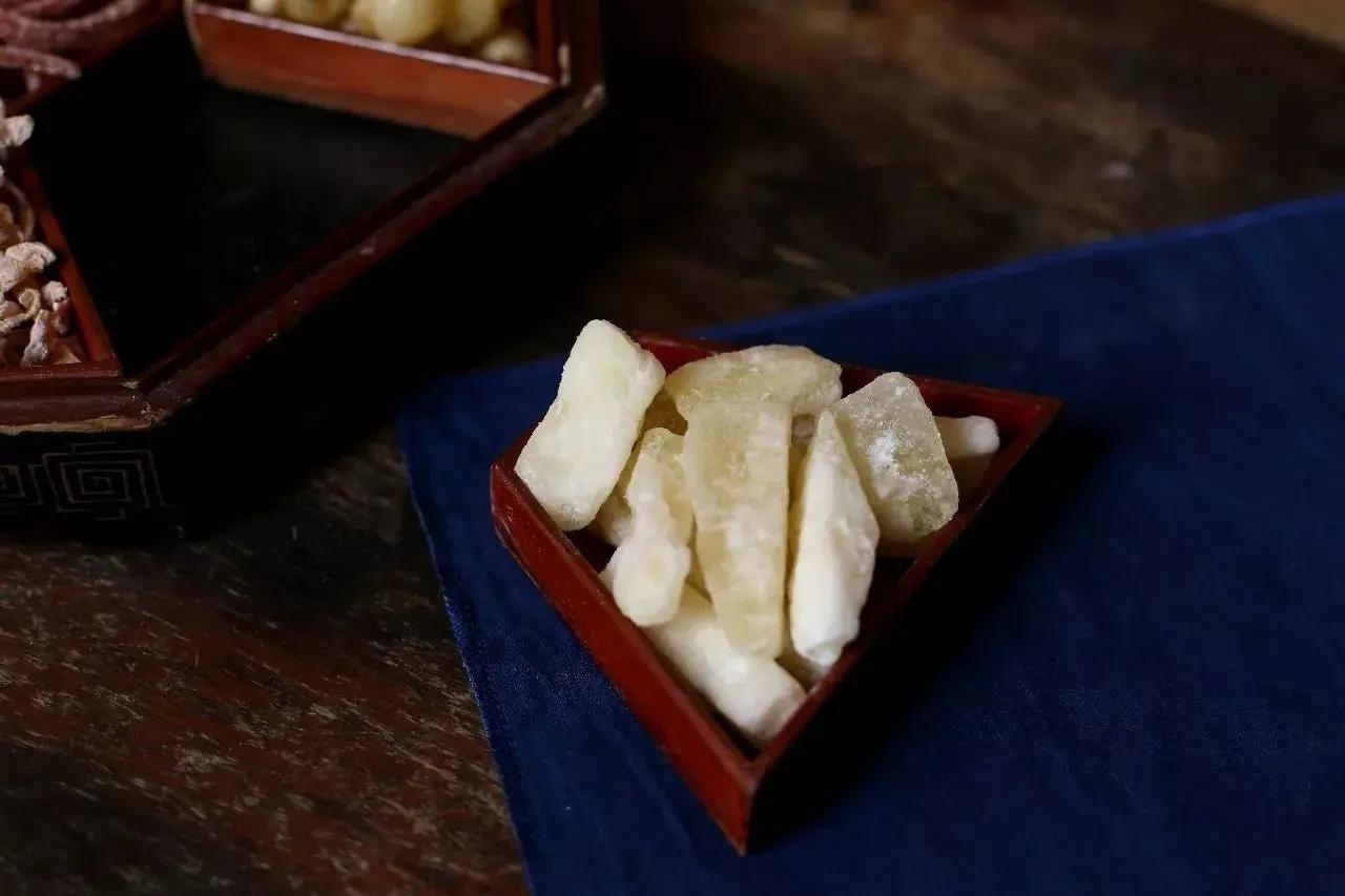 小时候 年夜饭前最期盼吃到的一整盒甜