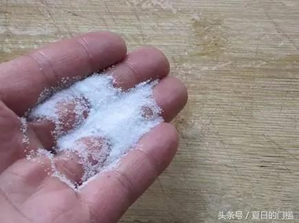 清洁阿姨教你一招 一个星期不用拖地 地板依然干净!