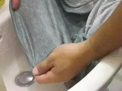 衣服不管染上什么 用这招都能洗掉 太实用啦