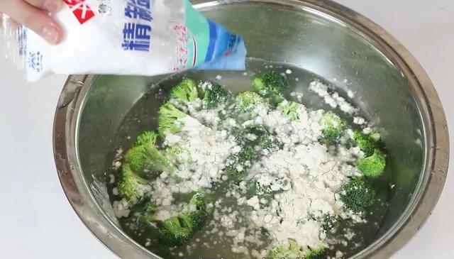 花椰菜洗不干净?教你一个小窍门 脏东西自己跑出来