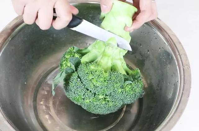 花椰菜洗不干净?教你一个小窍门 脏东西自己跑出来