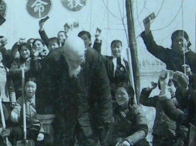 【揭秘】胡耀邦向八老汇报工作 自己的房子自己不要 VS 一个学生三平米