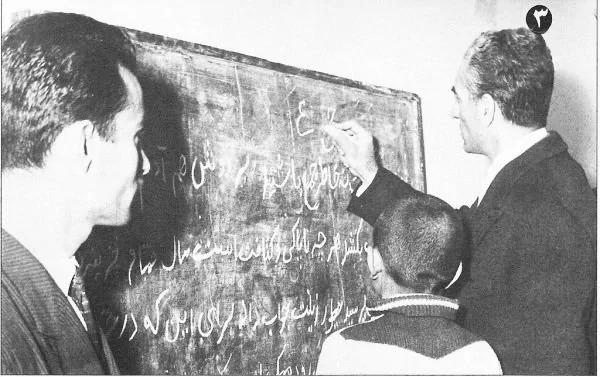伊朗最美王后 40年黑色革命 百姓追悔莫及