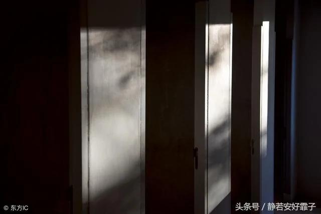 婆婆淩晨上完厕所从来不关灯!我埋怨她“浪费电”推开门后我泣不成声