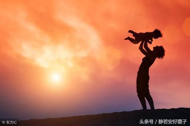 婆婆淩晨上完厕所从来不关灯!我埋怨她“浪费电”推开门后我泣不成声