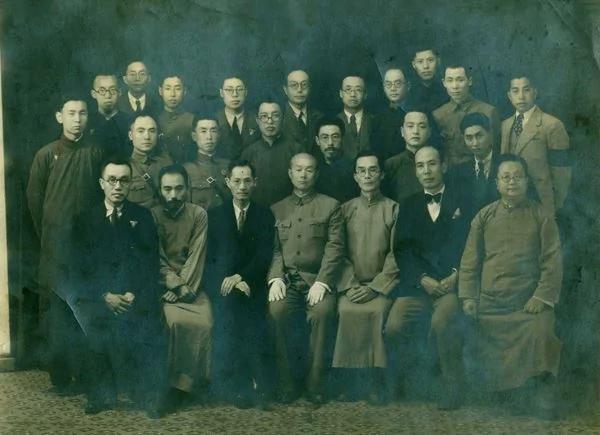 【老照片】这三个女孩落榜反映了民国教育界的良心和良知