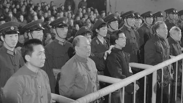 揭秘:文痞姚文元靠哪三次害人向上爬?