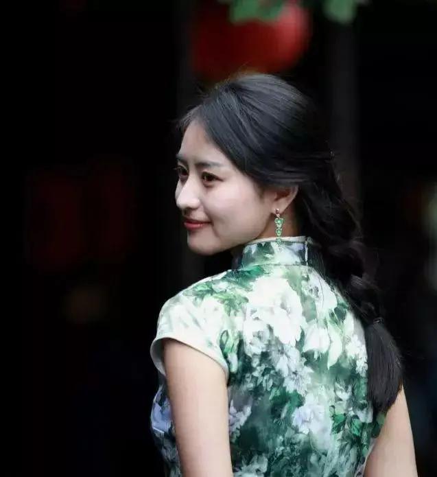 9个拍照姿势 教你如何拍出比别人好看10倍的照片