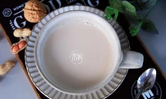 它比牛奶豆浆更营养 早餐喝一杯 孩子脑子聪明又长个!