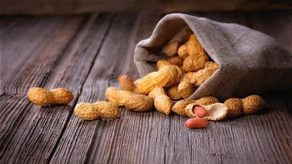 起床后空腹嚼几粒花生 3个好处悄然而至