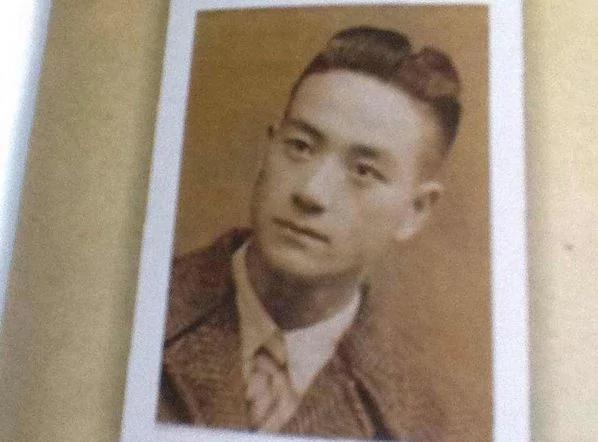 【老照片】民国气质帅哥竟是大学教授 人民日报发誓从此只讲真话