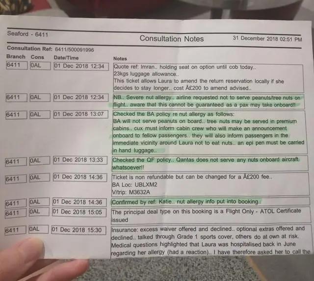 看到飞机上人人都在吃杏仁果 她吓得要死 戴着面罩躲进了厕所里