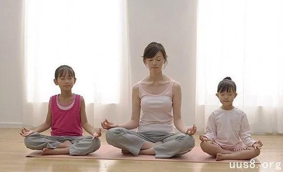 每天打坐十分钟 竟然可以如此神奇!一个月后精神气色都变好了…人年轻了!