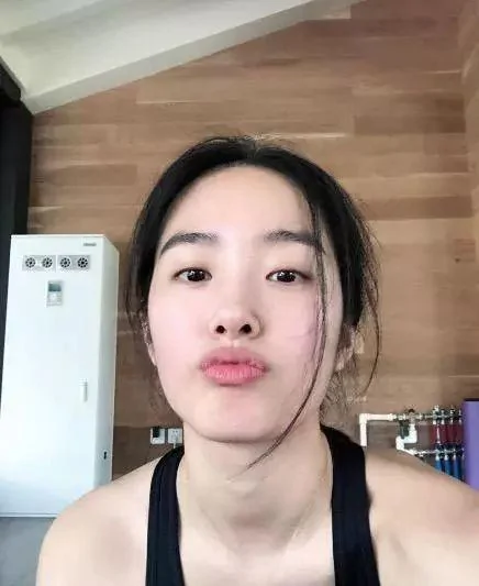 遭干爹女友抢资源被点赞黑料拉踩刘亦菲成年度最惨 阿波罗新闻网