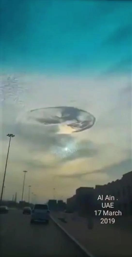 UFO降落在阿联酋天空?民众惊见天空出现雨幡洞云奇观 直呼:神将石头投湖中!