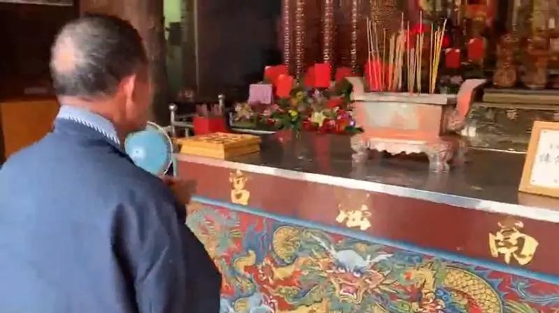 7旬学霸阿伯“1年修完生医硕士” 携“全科A成绩单”申请妈祖奖学金!