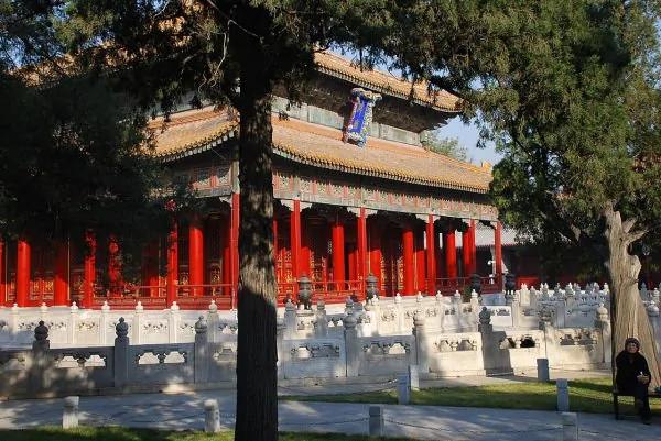 想学习文化经典 就到最高学府这里来!