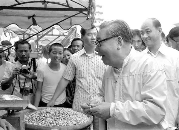 【老照片】台湾民主选举从老蒋开始 大饥荒台湾接收大量大陆饥民