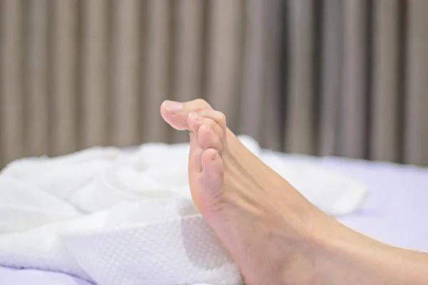 睡一半脚抽筋?抽筋8大成因快看你是哪一种