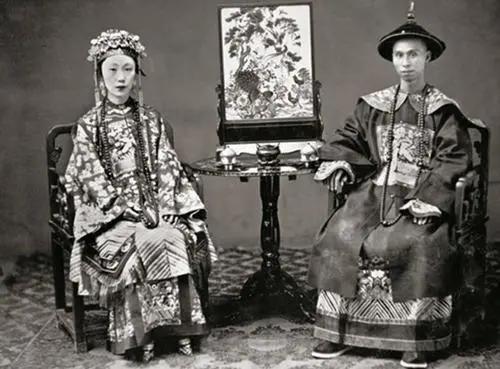 老照片:清朝官员夫人比皇帝妃子还漂亮 图5眉目间都传递温柔