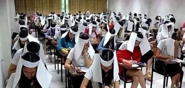 老师半途离开 同学们狂抄答案 抬头一看差点被“吓死”