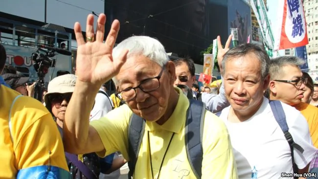 香港榮機主教陳日君參加4.28 反逃犯條例大遊行 （美國之音記者申華拍攝）