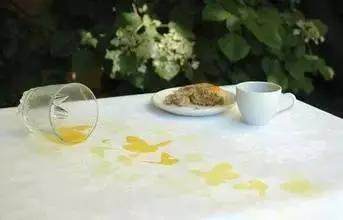 衣服不管染上什么 用这招都能洗掉 太实用了!