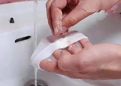 衣服不管染上什么 用这招都能洗掉 太实用了!