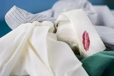 衣服不管染上什么 用这招都能洗掉 太实用了!