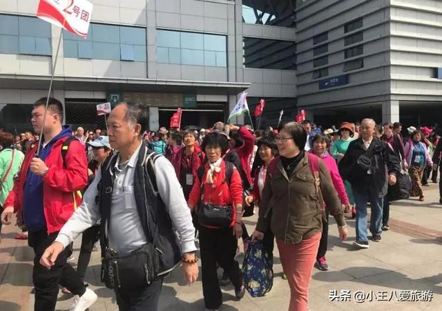 导游在游客聚餐时会偷偷离开 为啥不和大家一起吃?其实很多人都误会了!