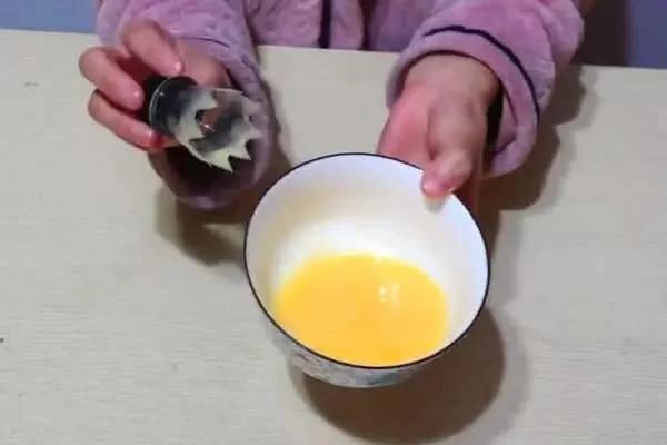 塑料瓶剪几刀插进辣椒里好多人不知道有啥用?学会快告诉家人!