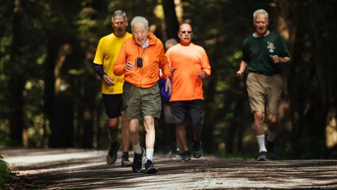 99歲的你能幹什麼？這位老人選擇奔跑