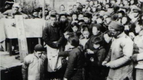 欺侮地主兄妹 “红五类”得到这样的报应