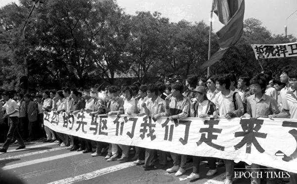 千张六四新照面世 学生绝食抗议 (4)