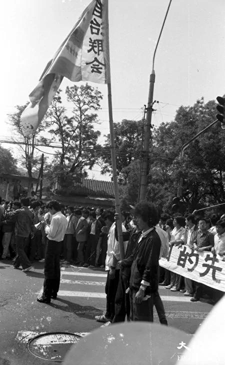 千张六四新照面世 学生绝食抗议 (4)