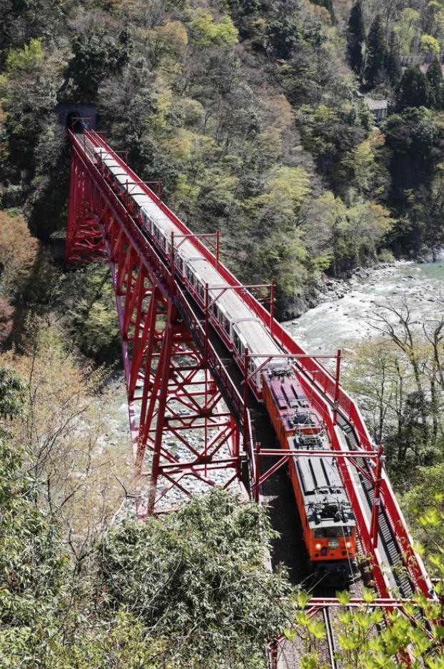 日本10大轨道列车 一场绝景震撼之旅!