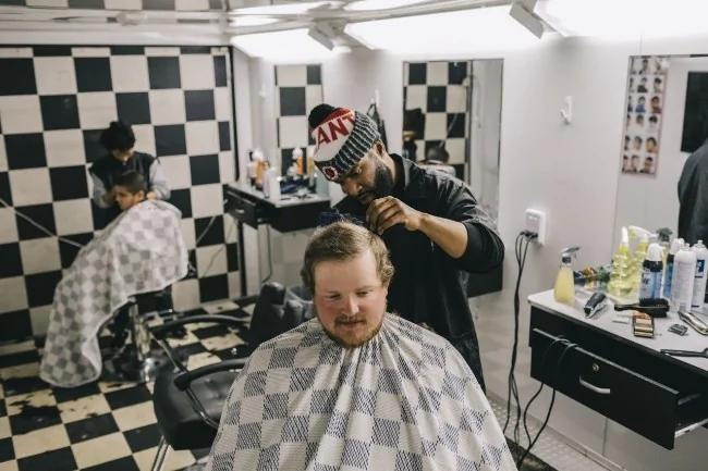 美國石油城：理髮師都能年入18萬美元