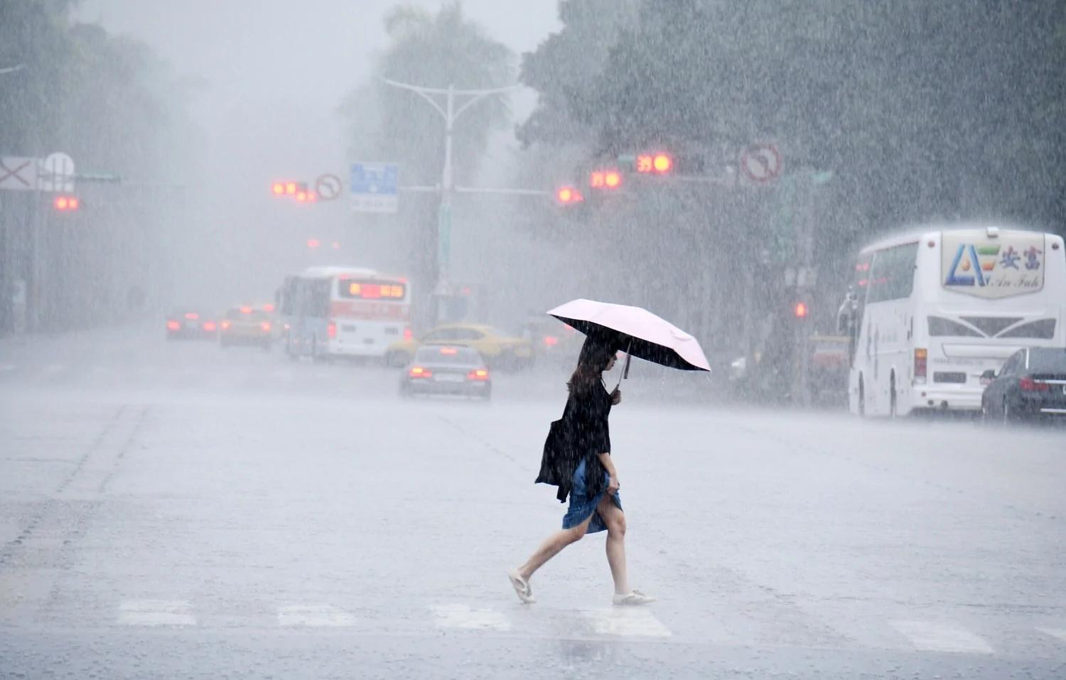 雨神同行!下雨天鞋子湿超难受 4招急救术雨再大都不怕