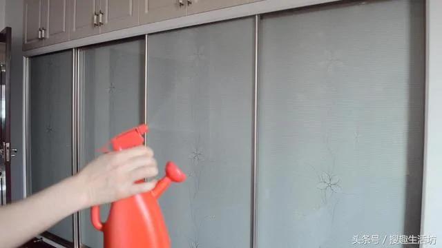 蚊香放在水里泡一泡 没想到作用这么大 解决了家家户户的困扰