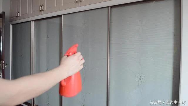 蚊香放在水里泡一泡 没想到作用这么大 解决了家家户户的困扰