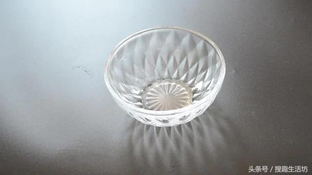 蚊香放在水里泡一泡 没想到作用这么大 解决了家家户户的困扰