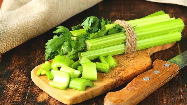 眼睛红肿心烦上火 这几款食疗方清热去火!