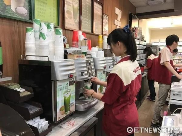 对超商女店员一见钟情!他出奇招「天天买拿铁加5颗糖」 2年后「神反转结局」万人看傻