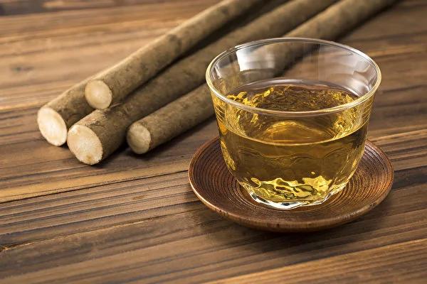 博士年轻20岁秘诀之一 喝牛蒡茶减重又抗老
