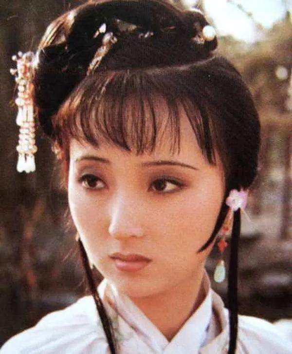 林黛玉 贾宝玉和薛宝钗的名字趣谈!