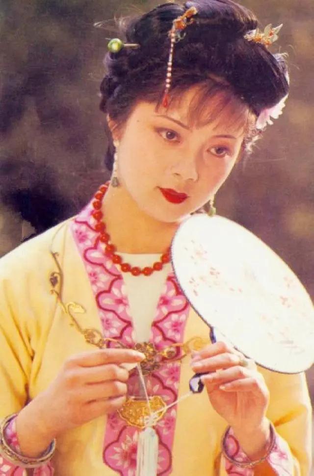 林黛玉 贾宝玉和薛宝钗的名字趣谈!