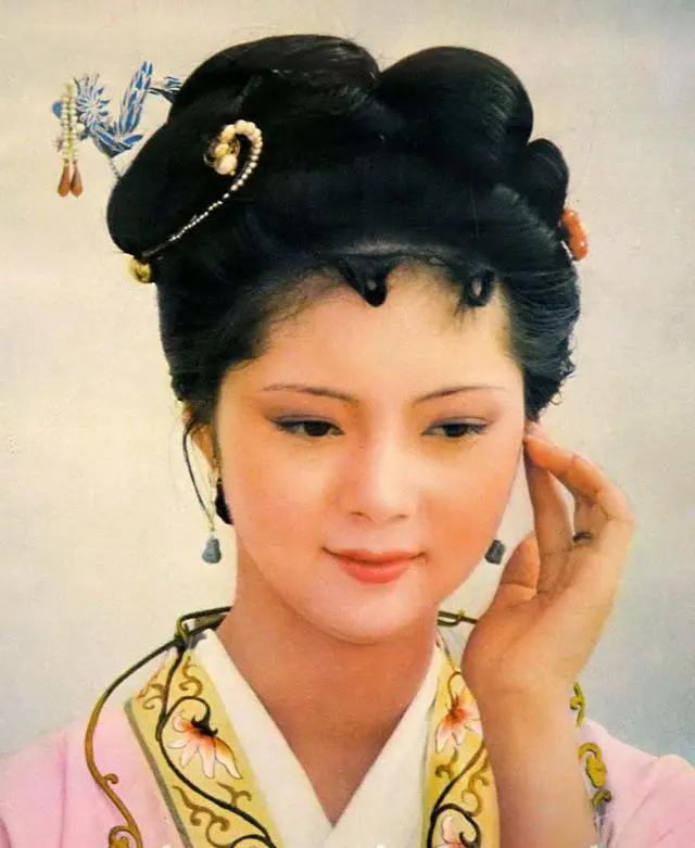 林黛玉 贾宝玉和薛宝钗的名字趣谈!