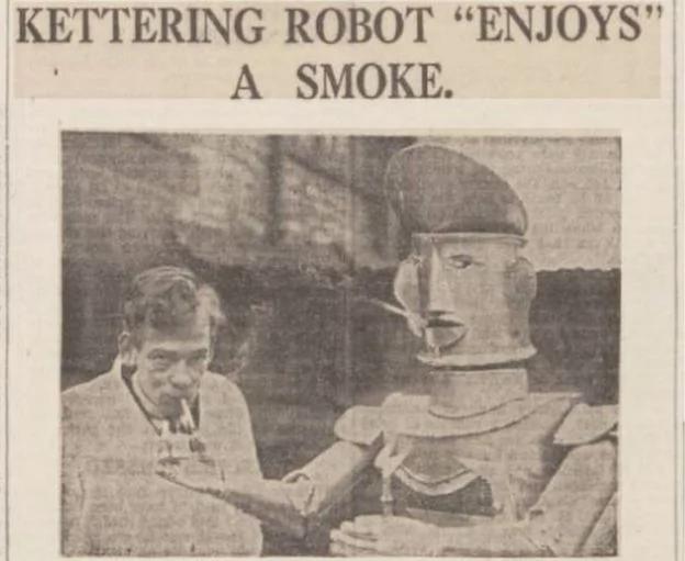 80年前有个机器人叫罗伯特会抽烟