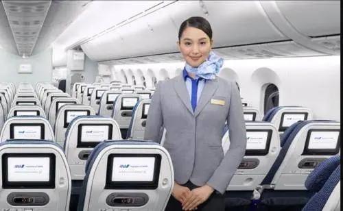 出国旅行搭飞机时 可以免费向空姐要的10样东西!